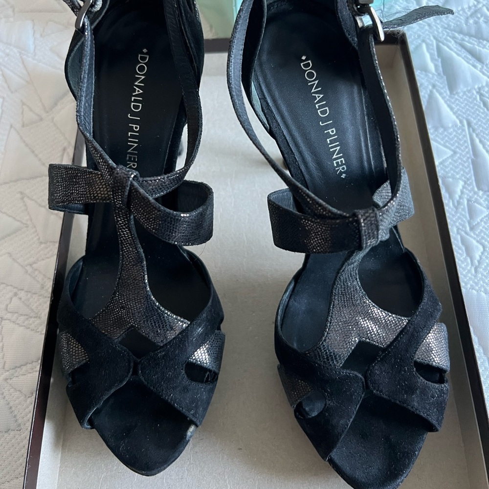 Donald Pliner T Strap Sandal